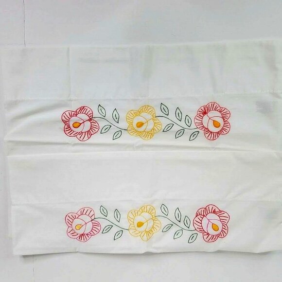 Vintage Martex Pillowcases No Iron Percale White Hand Embroidered Floral Set 2 - Picture 1 of 5